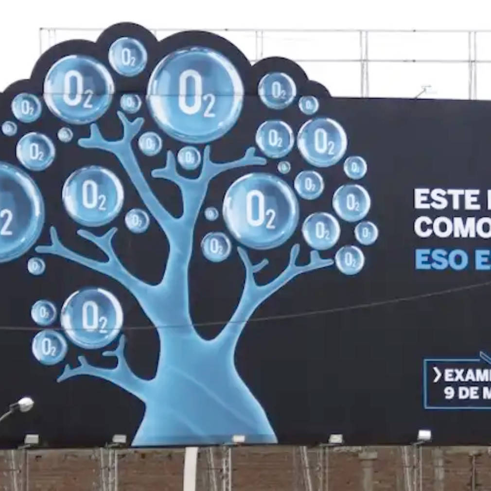 Este panel publicitario purifica aire como 1200 árboles