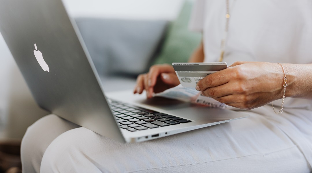 ¿Qué compran los usuarios a través de Internet?