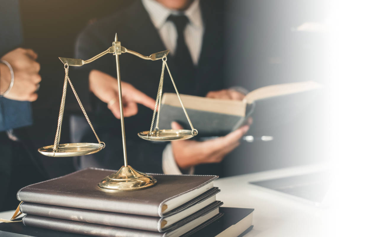 Portafolio /&nbsp;Logotipos&nbsp;/&nbsp;Logo Castañeda & Montoya Lawyers and Business