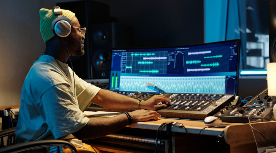 De la edición al diseño sonoro: ¿por qué complementar Premiere con Audition?