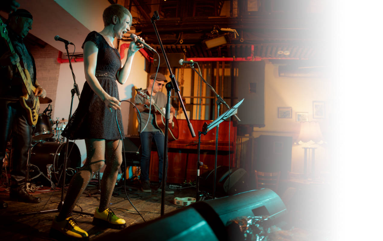 Portafolio /&nbsp;Imagen corporativa&nbsp;/&nbsp;Jail Ligth - Restaurante Bar