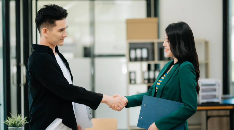 Por qué aprender Photoshop, Illustrator e InDesign te abre más puertas laborales